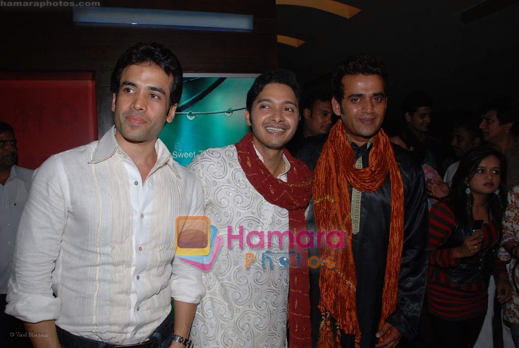 Tusshar Kapoor, Shreyas Talpade, Ravi Kishan at the premiere of Welcome to Sajjanpur in Cinemax on 18th September 2008