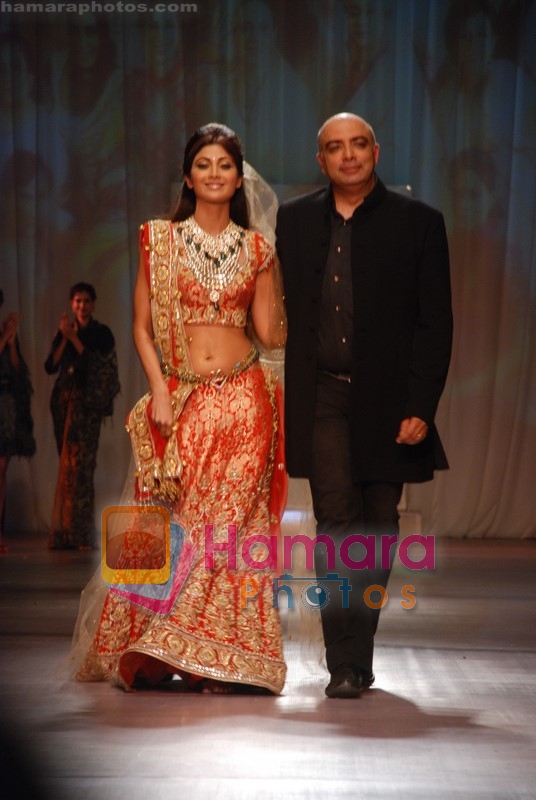 Shilpa Shetty, Tarun Tahiliani at Tarun Tahiliani Show at HDIL Couture Week on 22nd September 2008 