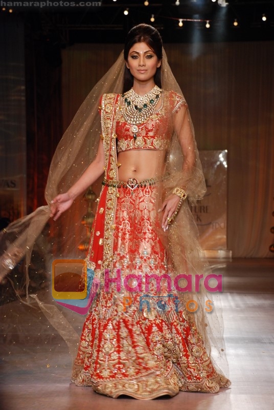Shilpa Shetty walk the Ramp for Tarun Tahiliani Show at HDIL Couture Week on 22nd September 2008 