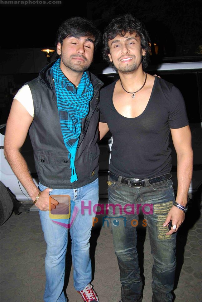 Sonu Nigam at Yogesh Lakhani Birthday Party in D Ultimate Club on 25th September 2008 