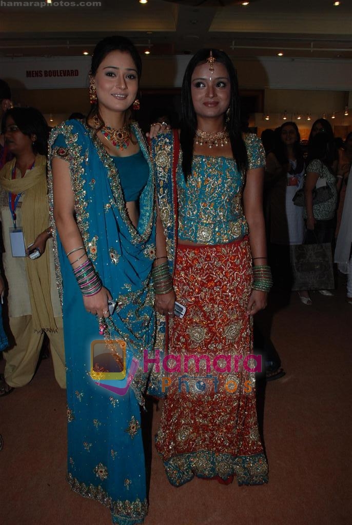 Sara Khan, Parul Chauhan at the Inauguration of Star Parivaar Asia Wedding Fair in J W Mariott on 3rd october 2008 