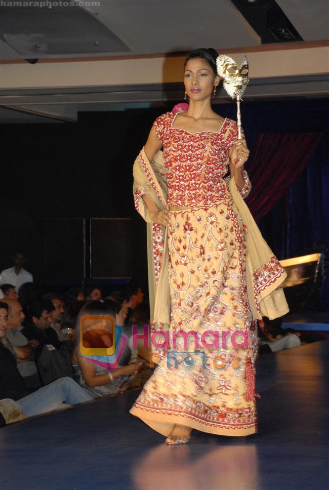 Nethra Raghuraman at the unveiling of Maheka Mirpuris collection Passione in Hotel Taj President on 3rd october 2008 