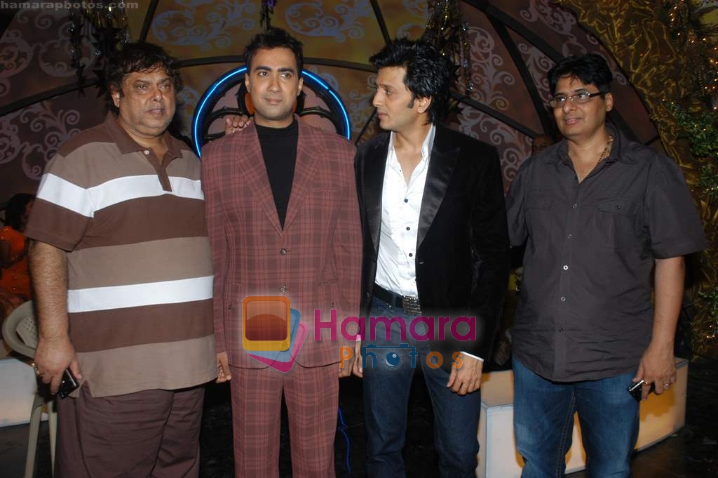 Ritesh Deshmukh, Vashu Bhagnani, David Dhawan, Ranvir Shorey Shoot For Do Knot Disturb in Filmistan Studio, Mumbai on 11th October 2008 