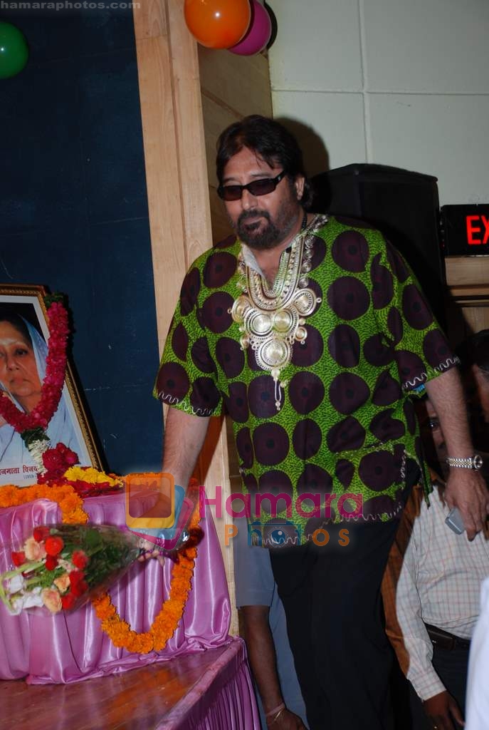 Vinod Khanna at the launch of film based on Rajmata Vijaraje Scindia called Ek Thi Rani in Santacruz on 14th October 2008 