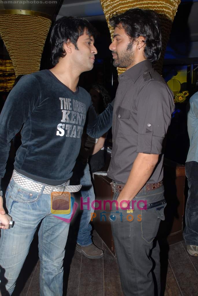 Aamir Ali, Shabbir at EMI film bash hosted by Gitanjali in Dragon Fly on 19th October 2008 