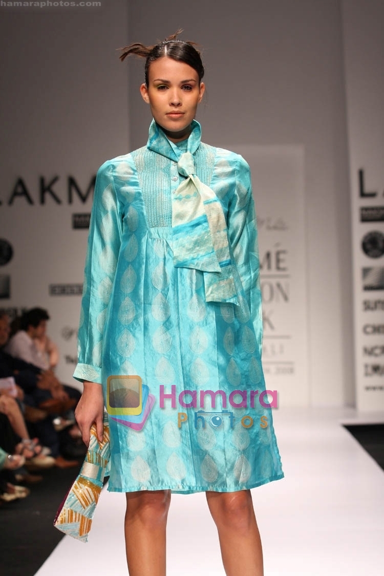 Model walks the ramp for Krishna Mehta at Lakme Fashion Week 2009 