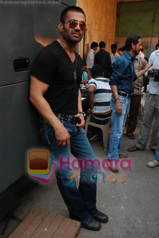 Sunil Shetty at Loot on location in Filmistan on 29th October 2008 