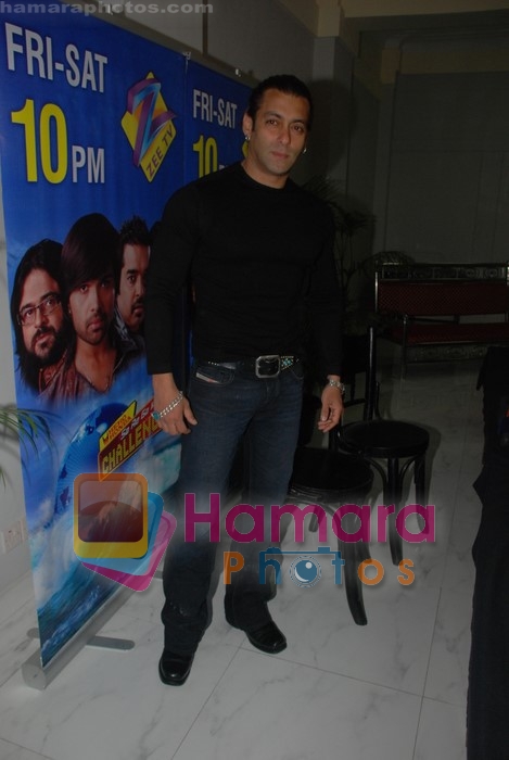 Salman Khan on the sets of Sa Re Ga Ma in Famous on 3rd November 2008 