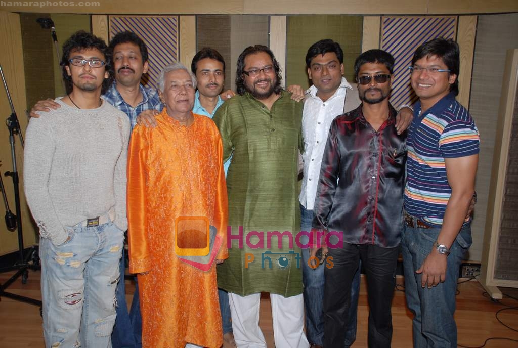Sonu Nigam, Ustad Ghulam Mustafa Khan, Ismail Darbar, Shaan at the Mahurat of Film Tomorrow in Sound City, Empire House, Andheri W on 12th November 2008 