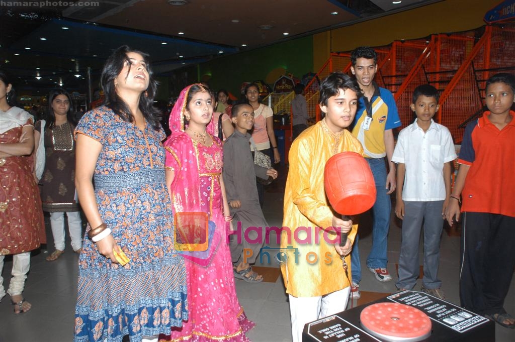 Avika Gor, Avinash Mukherjee at IBN7 Balika Vadhu Children's day Special in Inorbit Mall on 14th November 2008 