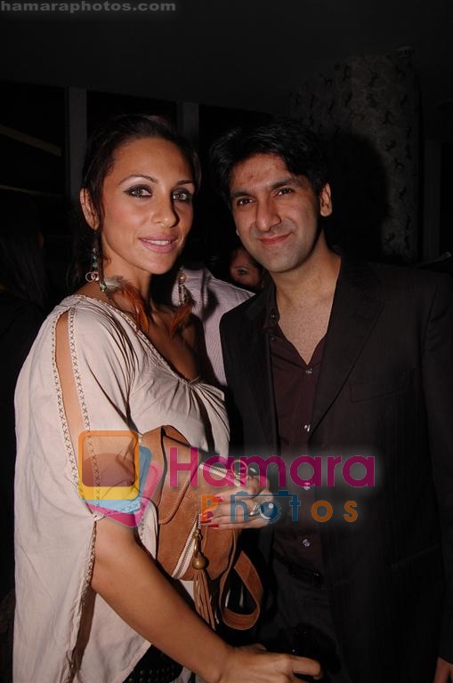 Roza & Ashish Raheja at the Friday Night at Dragonfly on 15th November 2008