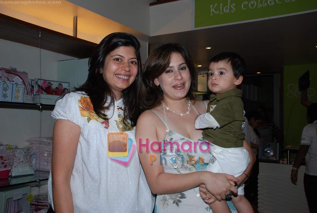 at Bumble Bee store launch in Colaba on 17th November 2008 