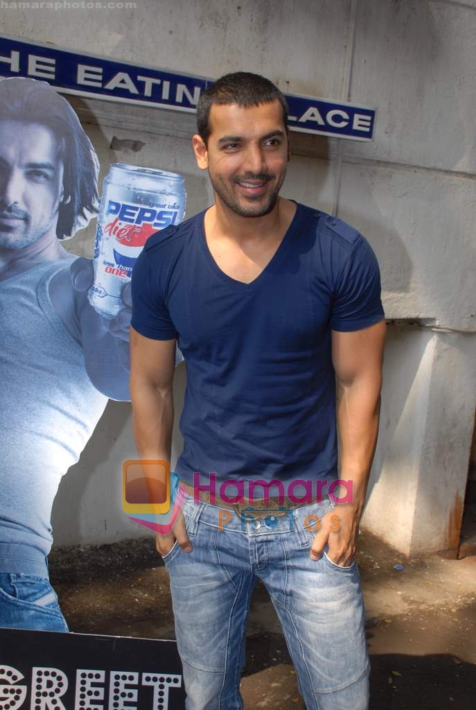 John Abraham at the Andheri Branch of Bombay Blue today on 19th November 2008
