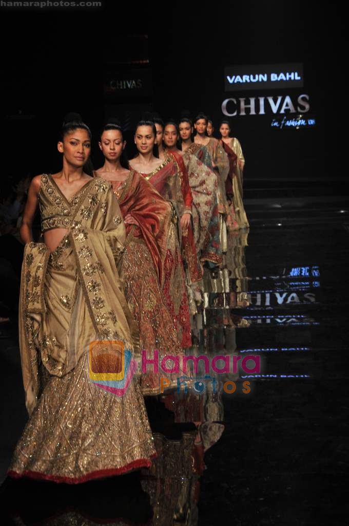 Model wallk the ramp for Varun Bahl at Chivas Fashion tour in Delhi on 19th November 2008