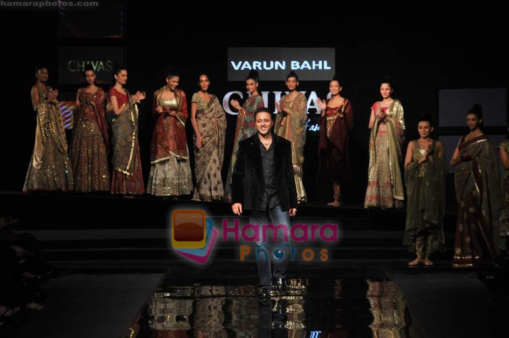 Model wallk the ramp for Varun Bahl at Chivas Fashion tour in Delhi on 19th November 2008