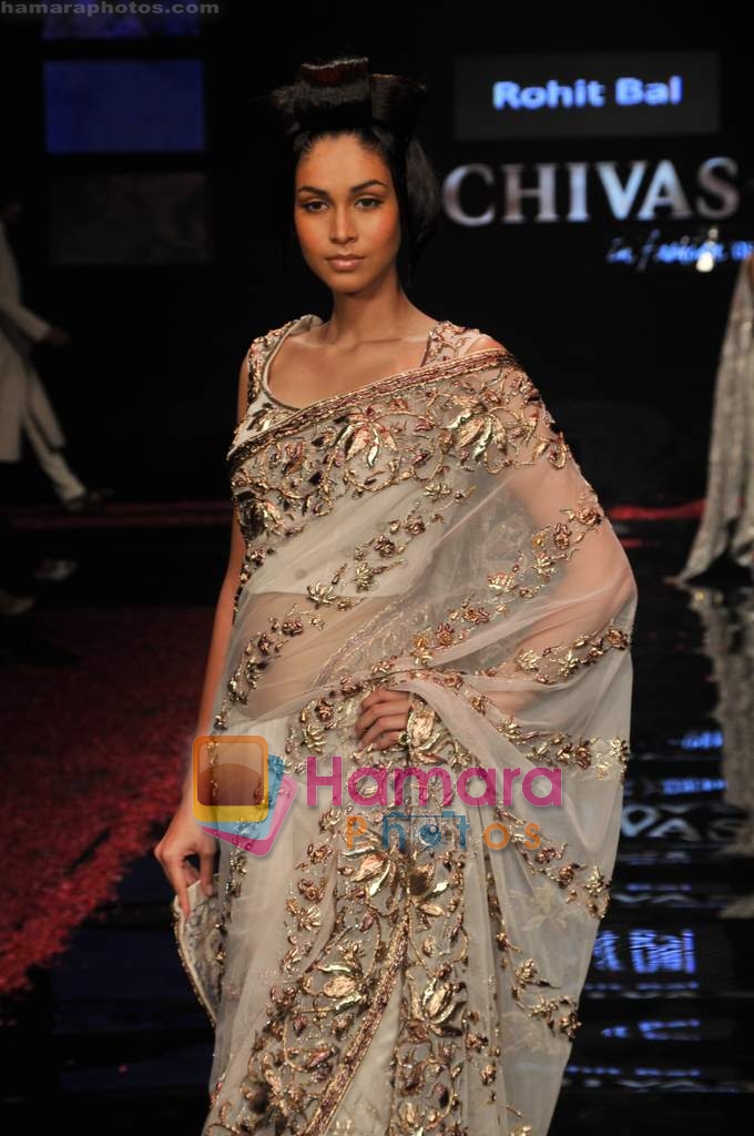 Model wallk the ramp for Rohit Bal at Chivas Fashion tour in Delhi on 19th November 2008