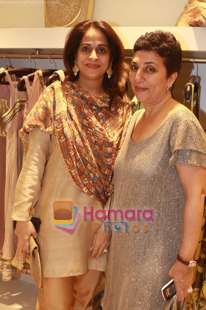 Manali Wensarkar with a friend at RE store launch in Mumbai on 24th November 2008