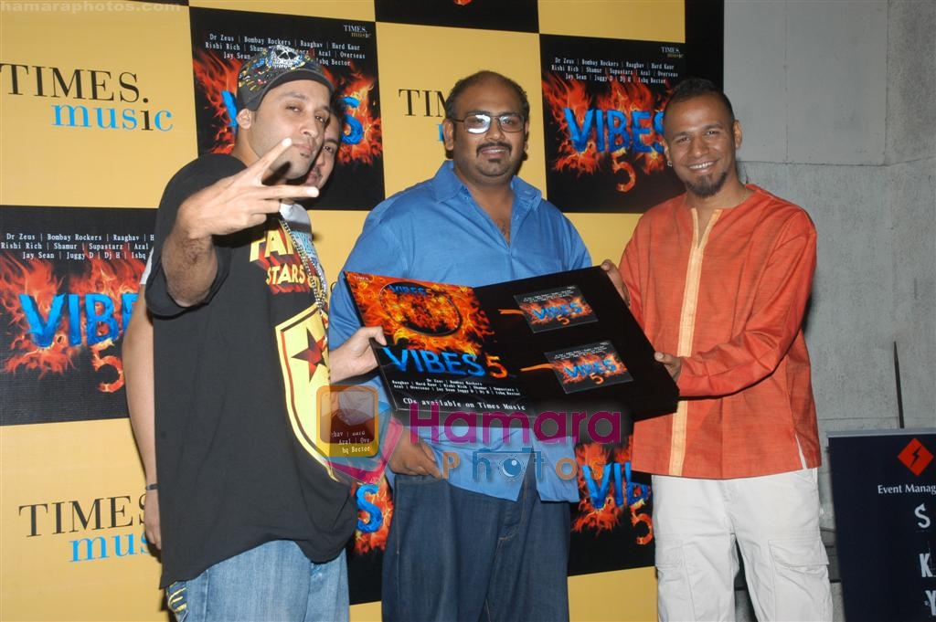 Ishq Bector, Daku Daddy fame at Vibes album launch in Rock Bottom on 28th November 2008 