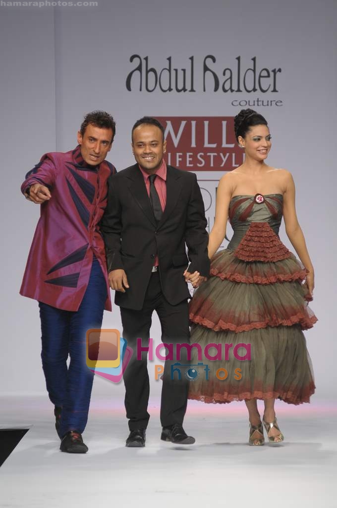 Rahul Dev showcasing Abdul Halder's creations on Oct 18, 2008 