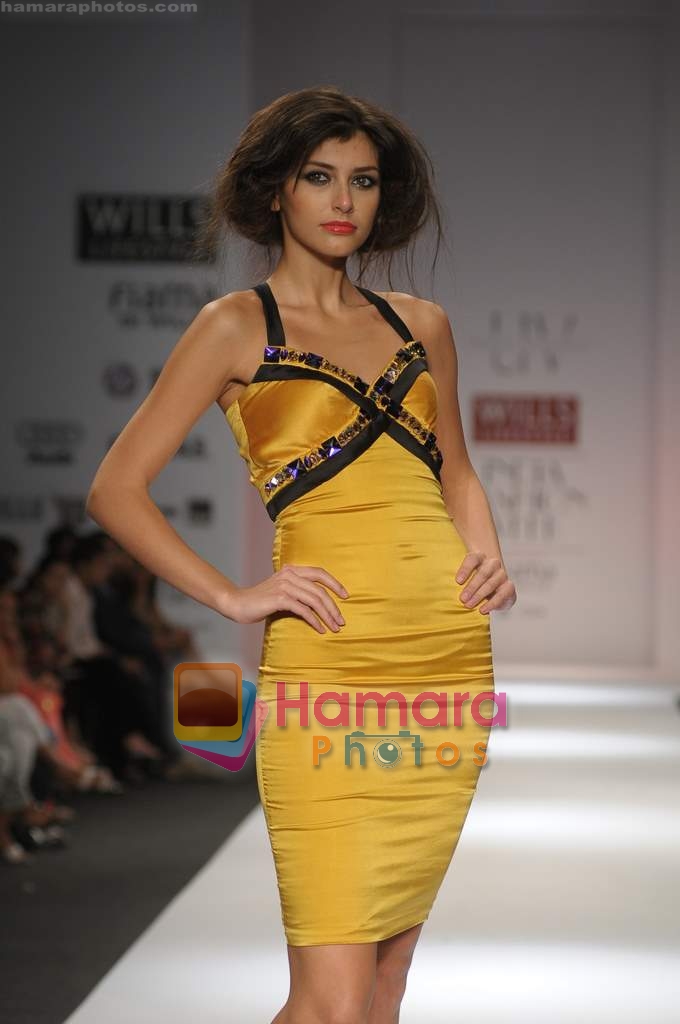 Model walk the ramp for Umesh Vashisht at Wills Fashion Week 