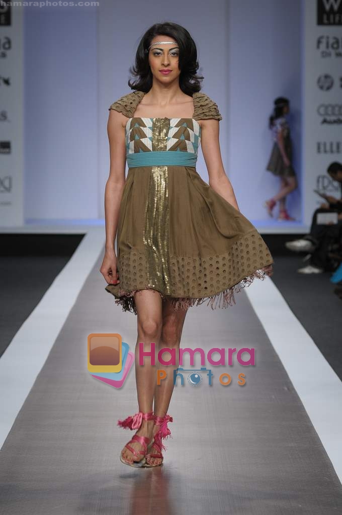 Model walk the ramp for Surily at Wills Fashion Week