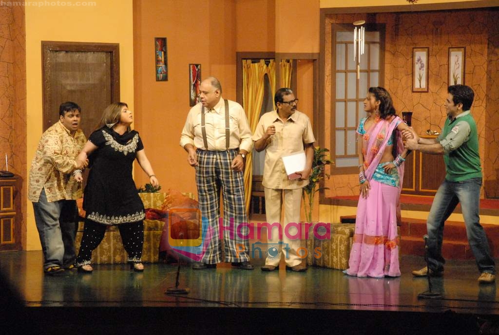 Aman Verma, Delnaz Paul, Nigaar Z Khan and Kiku Sharda at Mr and Mrs Karan Johar play premiere in Rang Sharda on 7th December 2008 
