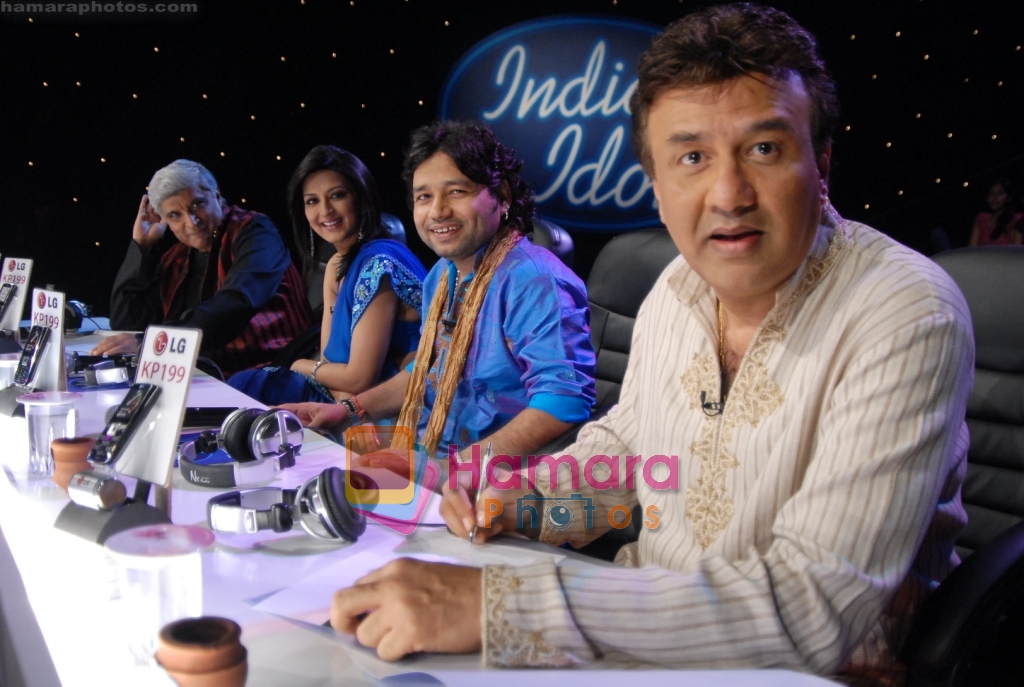Anu Malik, Sonali Bendre, Kailash Kher, Javed Akhtar at Indian Idol 4 on  12th December 2008~0