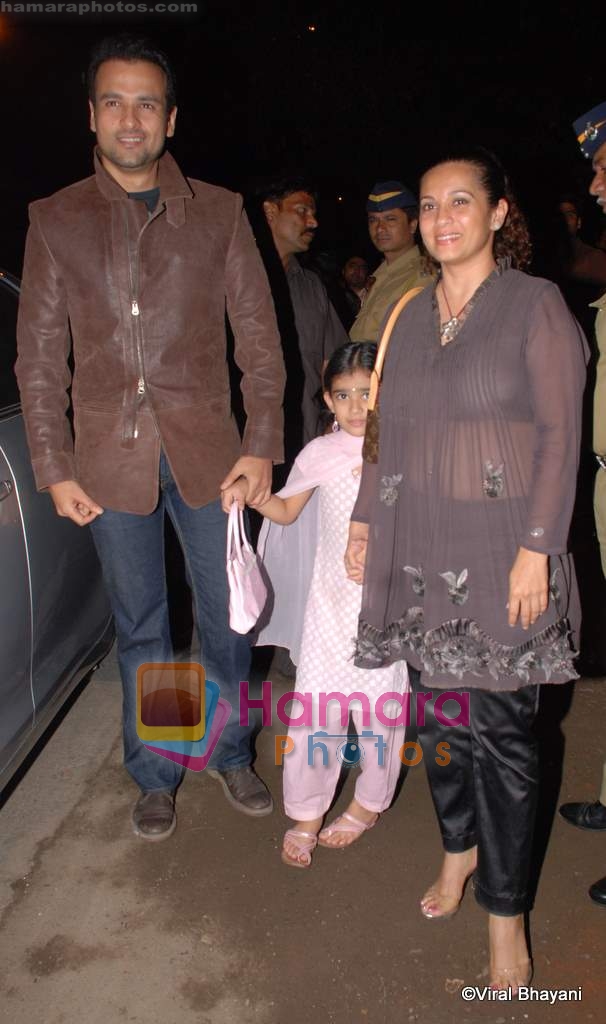 rohit roy with wife manasi Joshi at Aalim Hakim's hair lounge on 11th December 2008