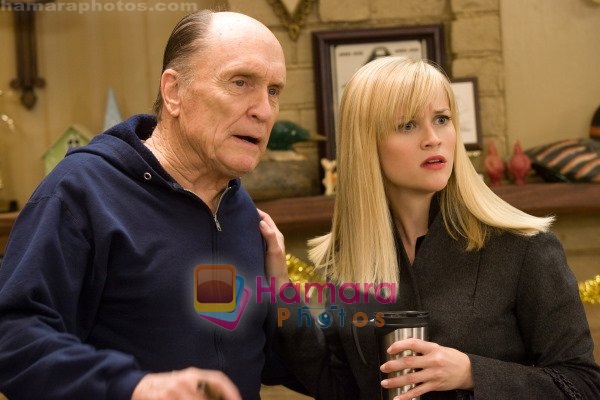 Robert Duvall, Reese Witherspoon in still from the movie Four Christmases