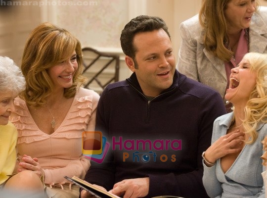 Vince Vaughn, Mary Steenburgen, Kristin Chenoweth in still from the movie Four Christmases