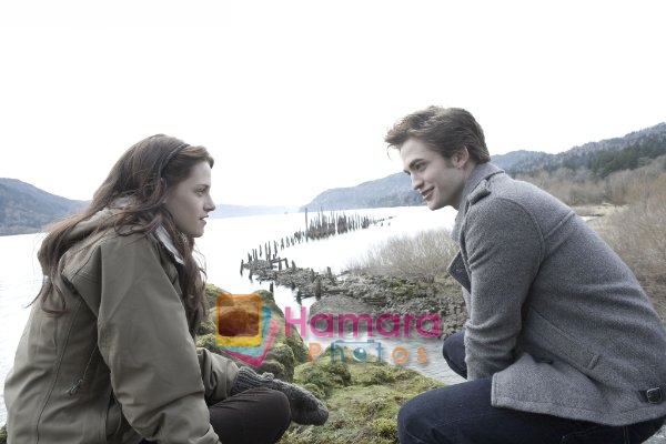 Kristen Stewart, Robert Pattinson  in still from the movie Twilight