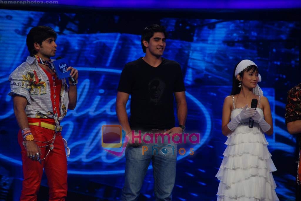 Vijendra Singh on the sets of Indian Idol 4 in RK Studios on 13th December 2008 