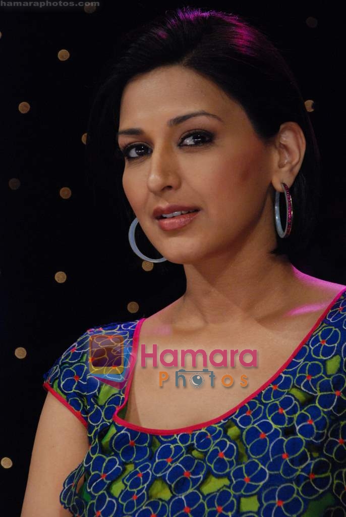 Sonali Bendre on the sets of Indian Idol 4 in RK Studios on 13th December 2008 