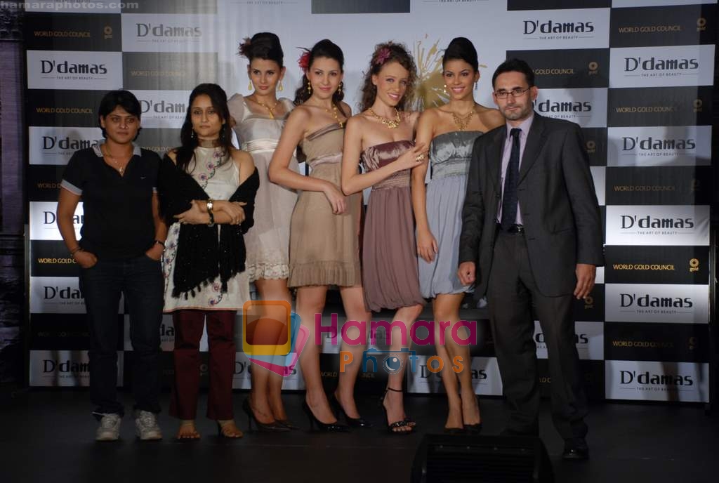 at the Launch of Italian style collection by D_Damas in Taj Land's End on 16th December 2008 