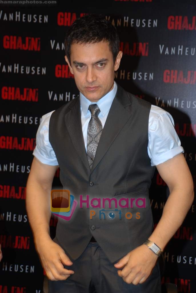 Aamir Khan at the launch of the Van Heusen's Ghajini collection in PVR Mall on 16th December 2008 