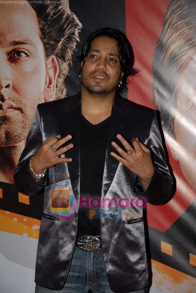 Mika Singh at LUX Sabsey Favourite Kaun Grand Finale in Star Gold on 23rd December 2008 