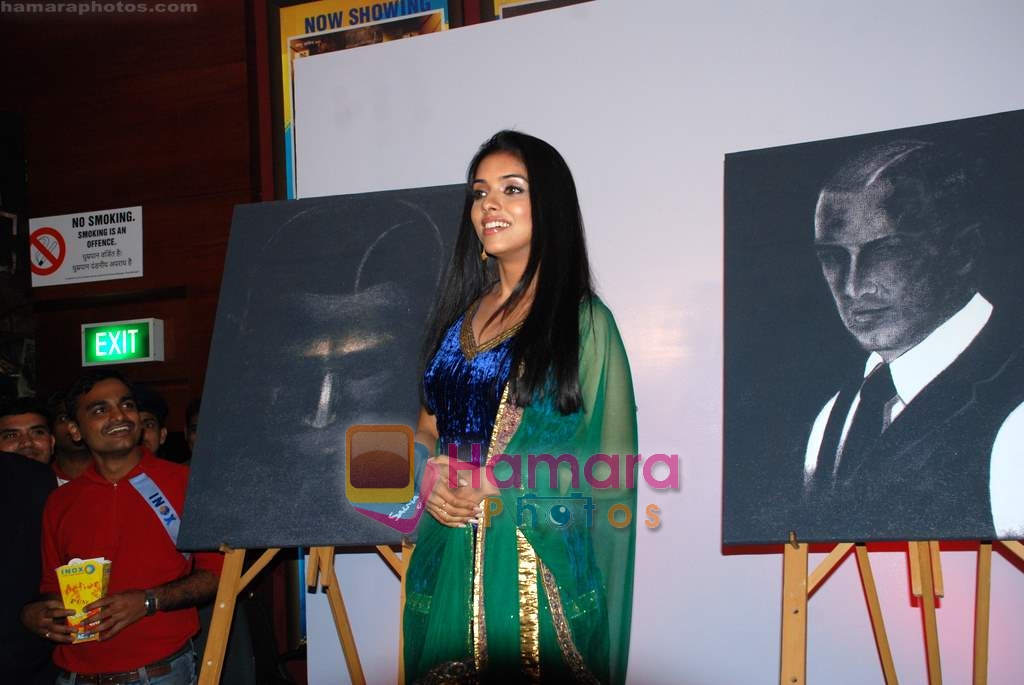 Asin Thottumkal at INOX where paintings by Salman Khan for Ghajni were unveiled in INOX, Nariman Point on 23rd December 2008 