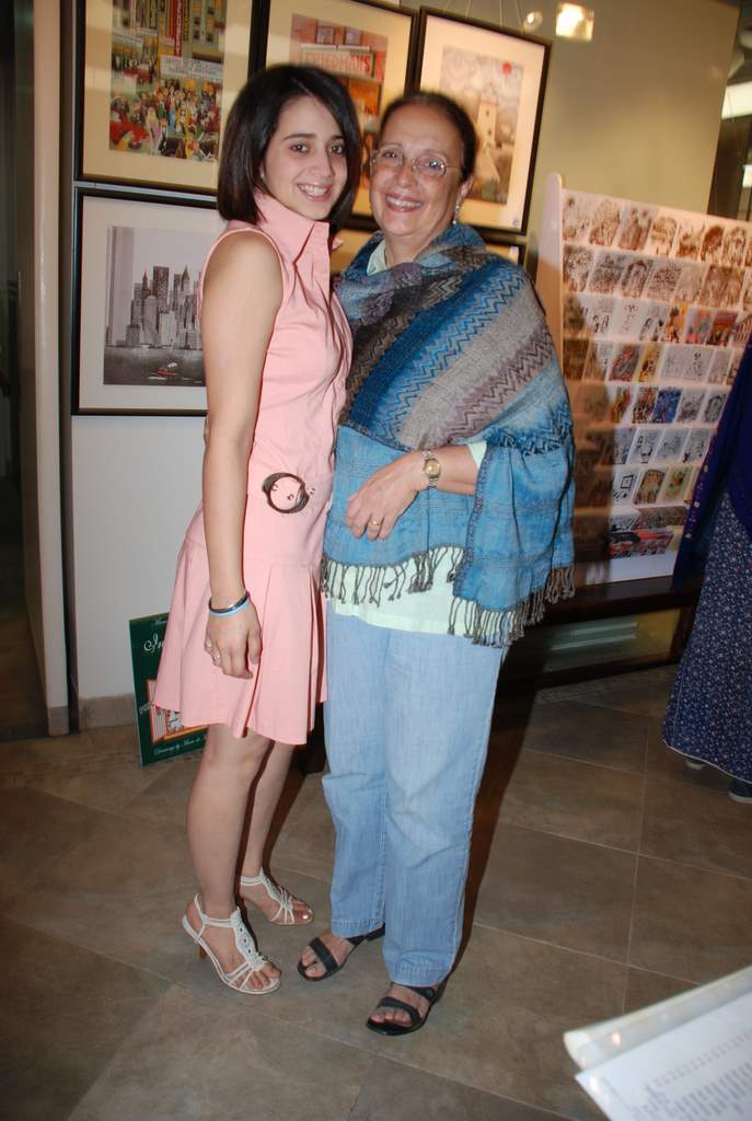 phirozah godrej with grand daughter at the launch of Mario Miranda exhibition in Cymroza Art Gallery on 7th Jan 2009 
