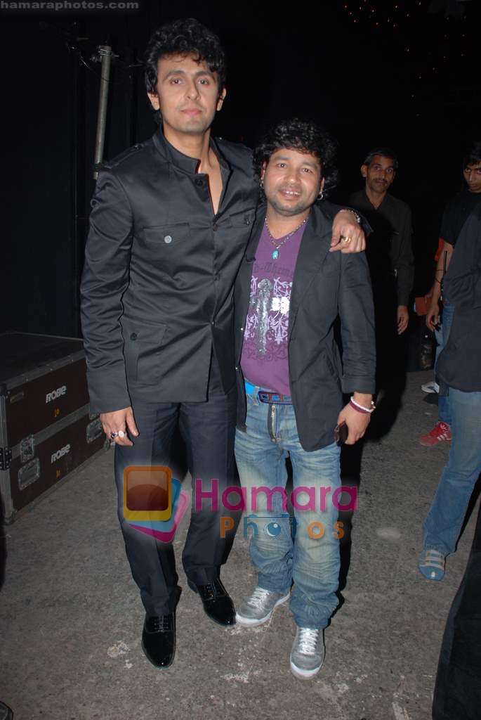 Sonu Nigam, Kailash Kher on the sets of Indian Idol 4 in R K Studios on 10th Jan 2009 