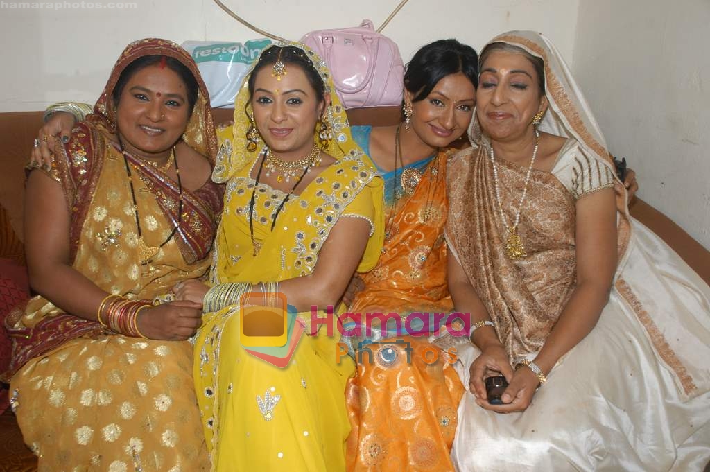 Ashita Dhawan, Vibha Chibber, Amardeep Jha on the sets of Bidaai in Mira Road on 10th Jan 2009 