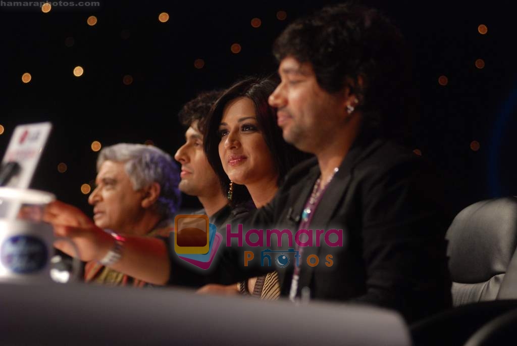 Javed, Sonu, Sonali, Kailash on the sets of Indian Idol 4 in R K Studios on 10th Jan 2009 