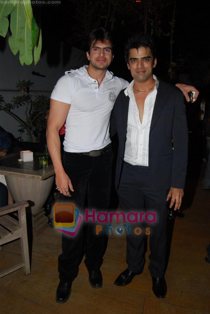 Raahil Azam with Mohit at Mohit Mallik bday bash on 12th Jan 2009