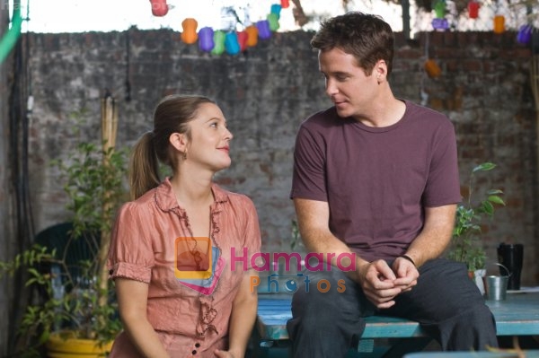 Drew Barrymore, Kevin Connolly in a still from movie He's Just Not That Into You