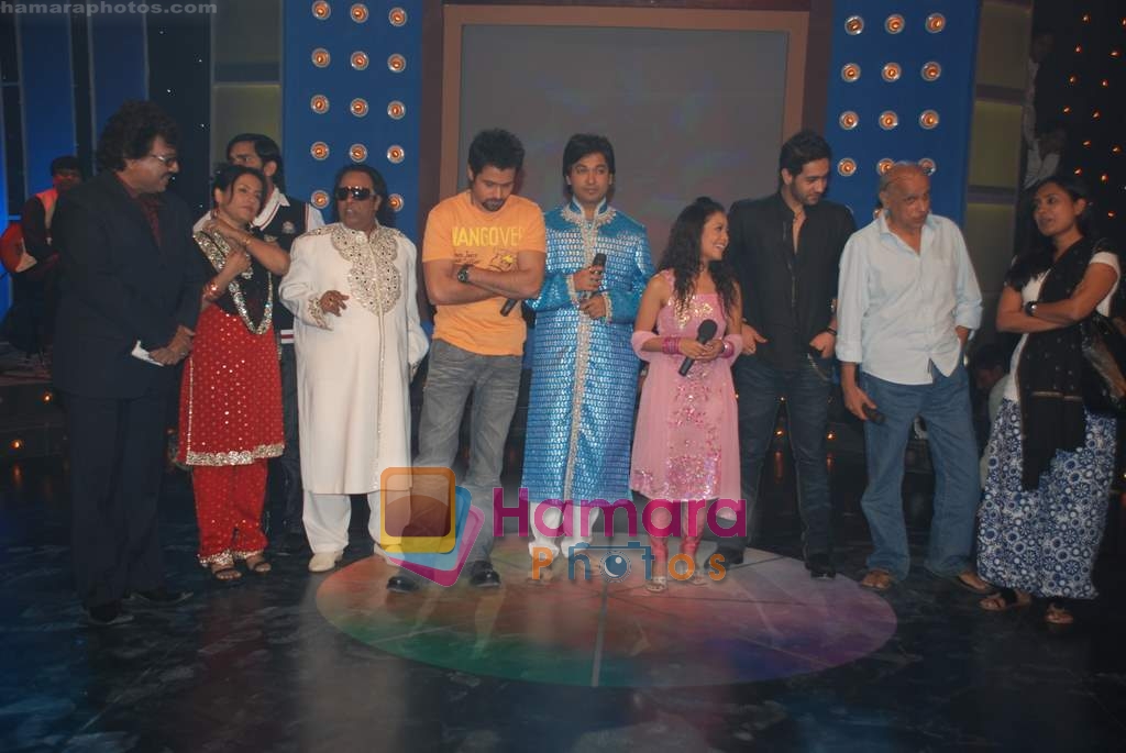 Shravan Kumar, Madhushree, Emraan Hashmi, Adhyayan Suman, Mahesh Bhatt on the sets of Sa Re Ga Ma in Concord Studio on 12th Jan 2009 
