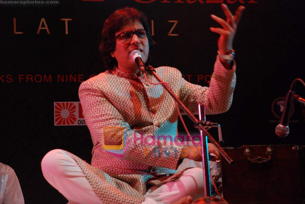 Talat Aziz at Caravan-e-Ghazal concert in St. Andrews Auditorium, Mumbai on 13th Jan 2009 