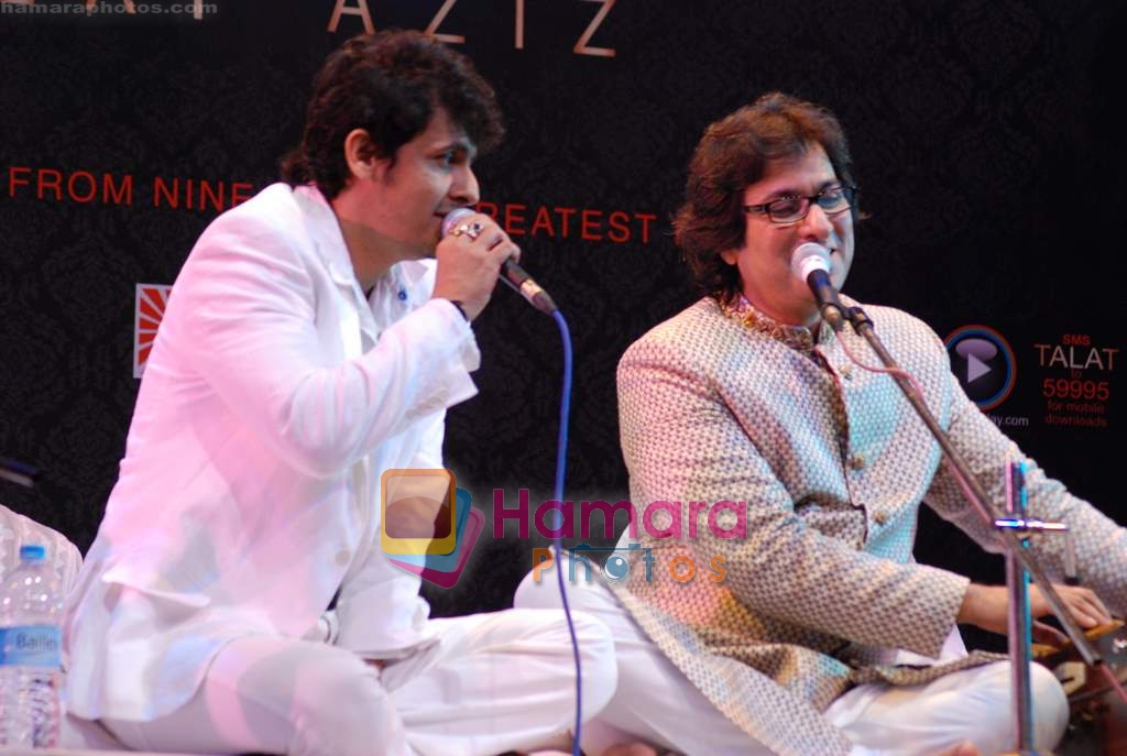 Talat Aziz, Sonu Nigam at Caravan-e-Ghazal concert in St. Andrews Auditorium, Mumbai on 13th Jan 2009 