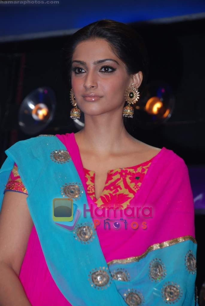 Sonam Kapoor on the sets of Indian Idol 4 in R K Studios on 17th Jan 2009 
