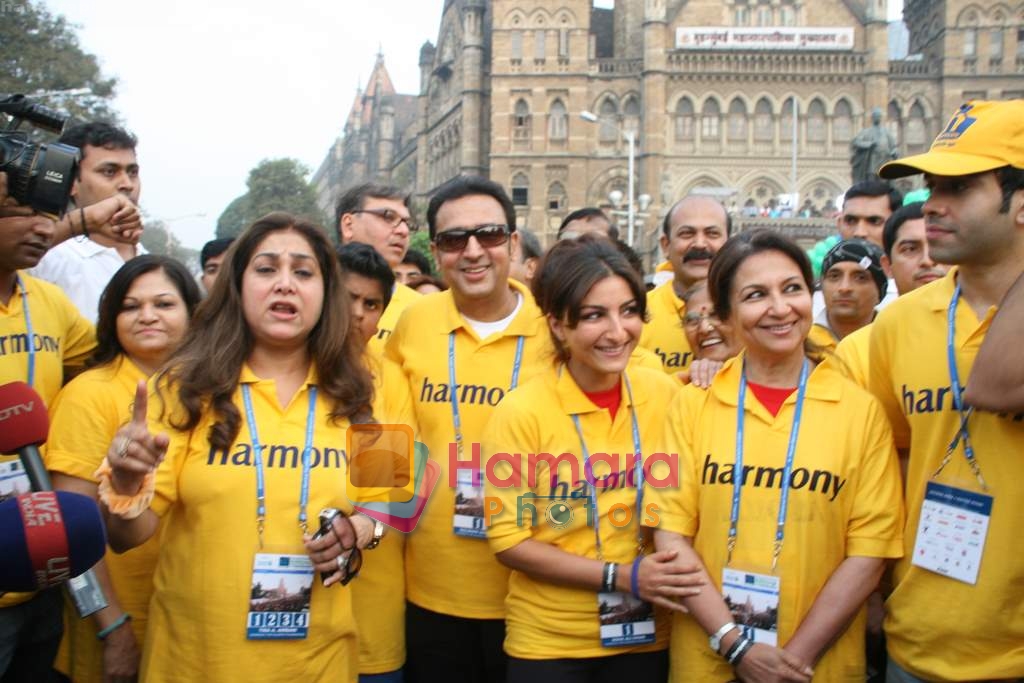 Soha Ali Khan, Tina Ambani, Sharmila Tagore, Gulshan Grover, Tusshar Kapor at Mumbai Marathon 2009 on 18th Jan 2009 