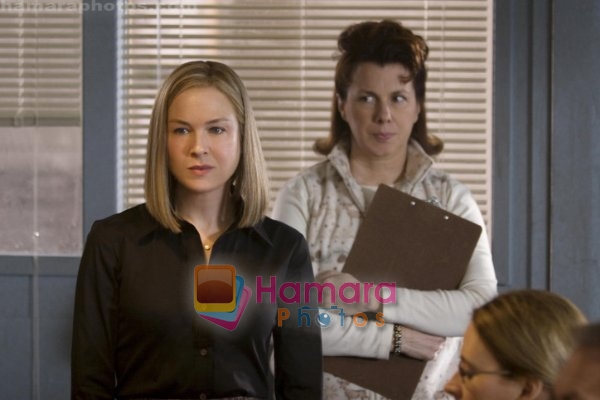 Renee Zellweger, Siobhan Fallon in still from the movie New in Town