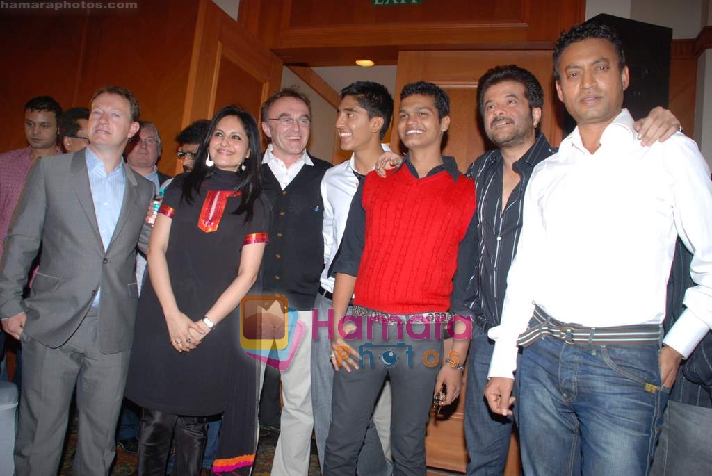 Anil Kapoor, Dev Patel, Danny Boyle, Loveleen Tandan, Irrfan Khan at Slumdog Millionaire press meet on 20th Jan 2009  